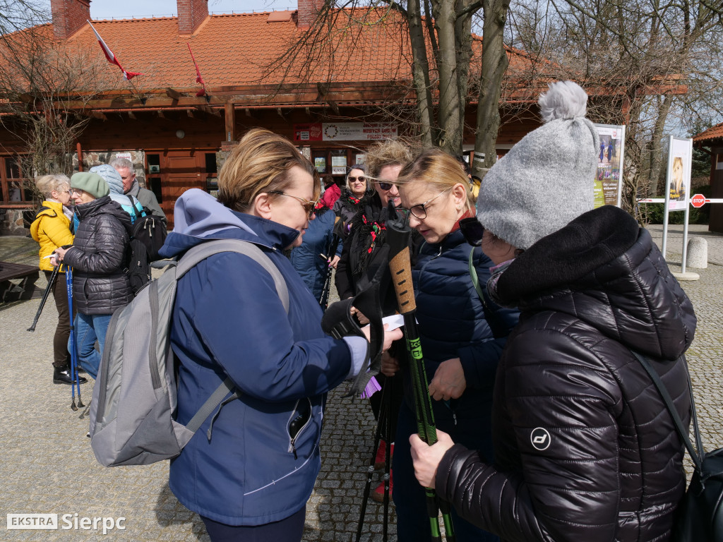 Wiosenny Marsz Nordic Walking po skansenie