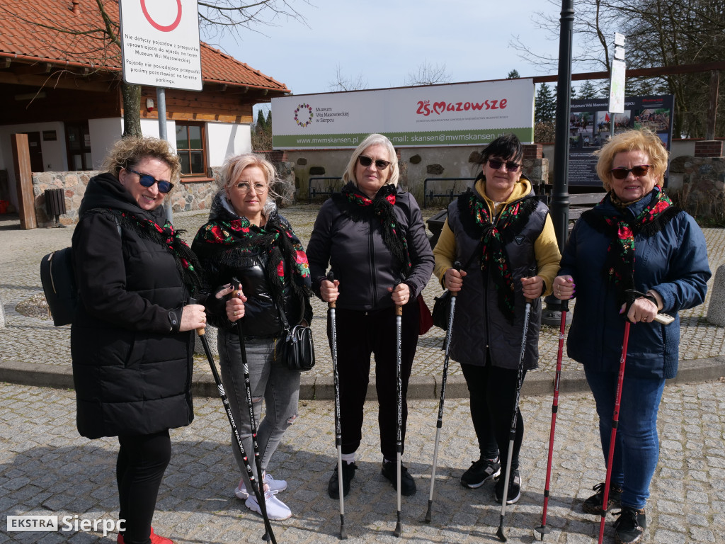 Wiosenny Marsz Nordic Walking po skansenie