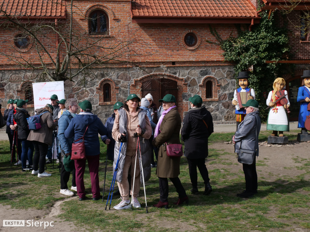 Wiosenny Marsz Nordic Walking po skansenie