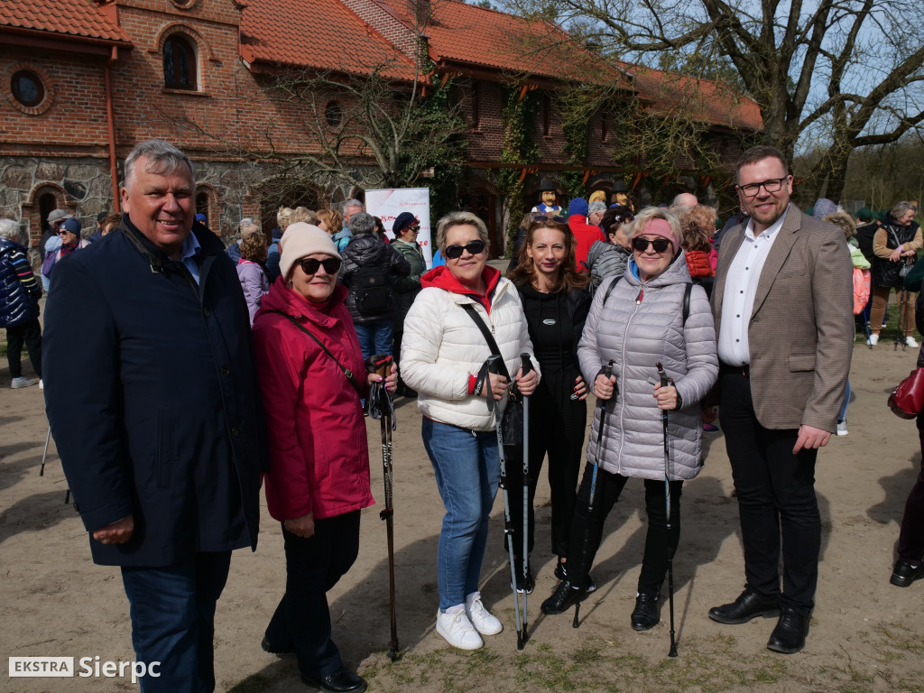 Wiosenny Marsz Nordic Walking po skansenie