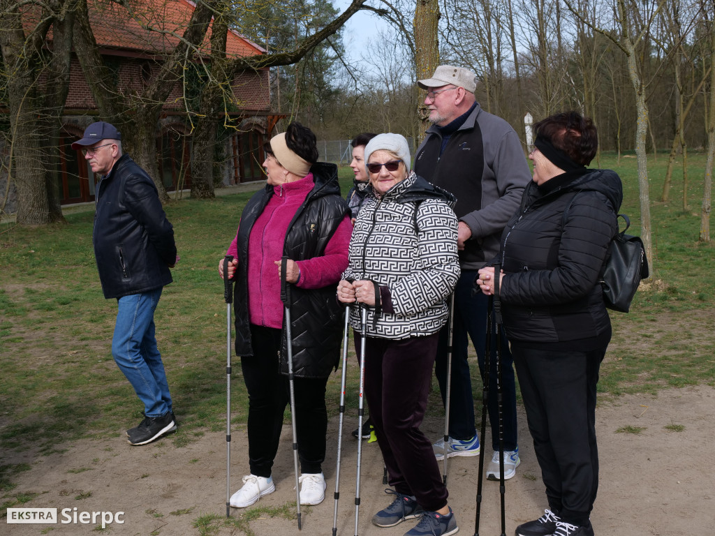 Wiosenny Marsz Nordic Walking po skansenie