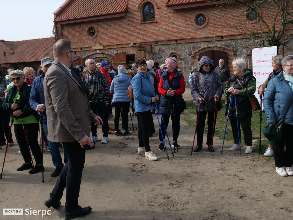 Wiosenny Marsz Nordic Walking po skansenie