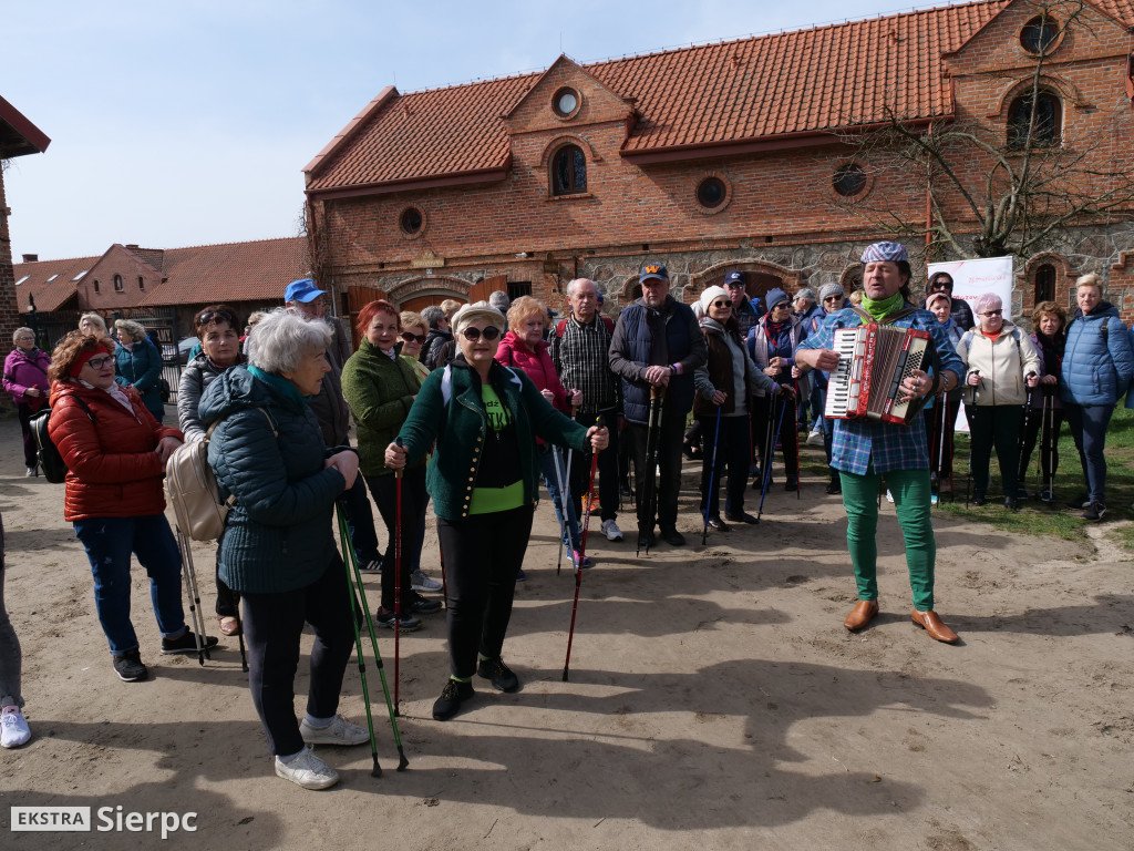 Wiosenny Marsz Nordic Walking po skansenie