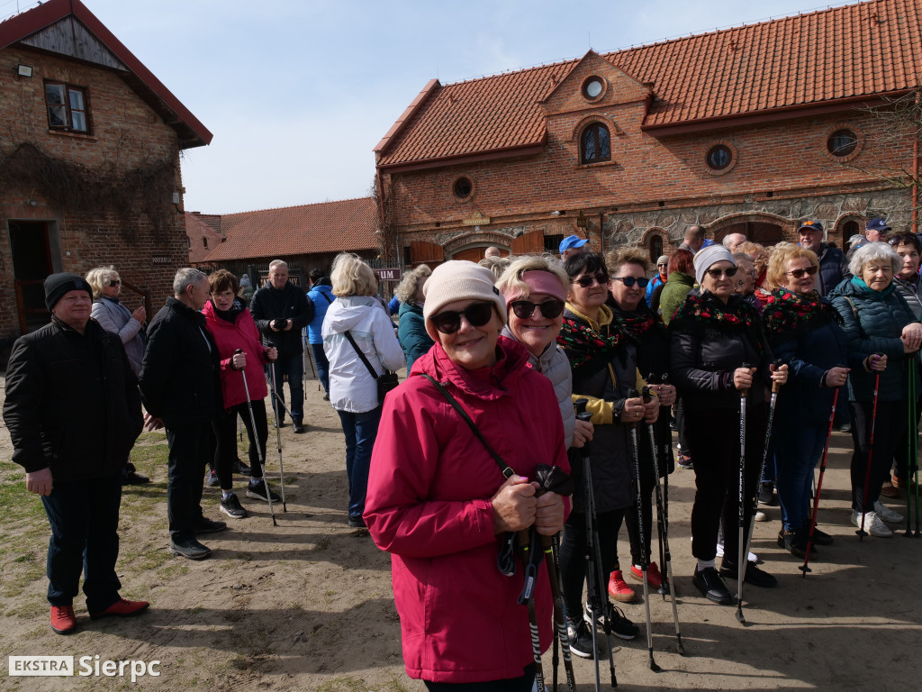 Wiosenny Marsz Nordic Walking po skansenie