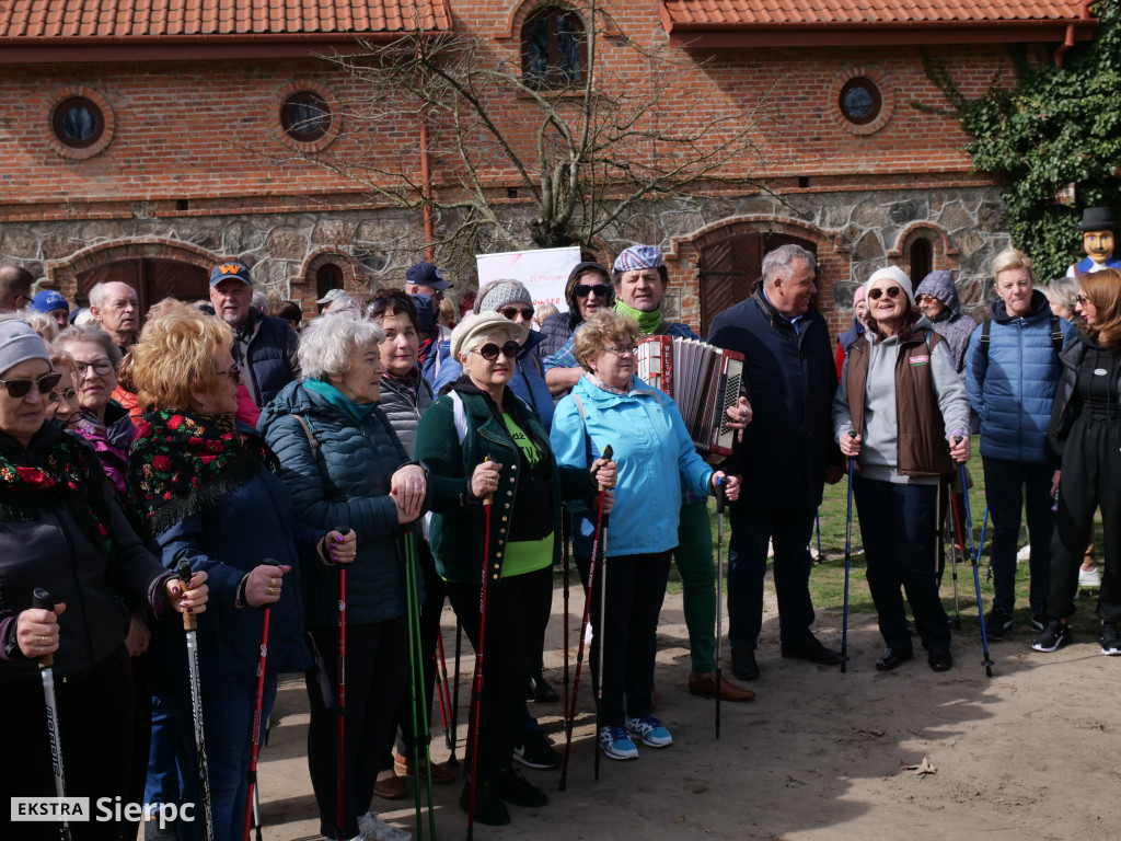 Wiosenny Marsz Nordic Walking po skansenie