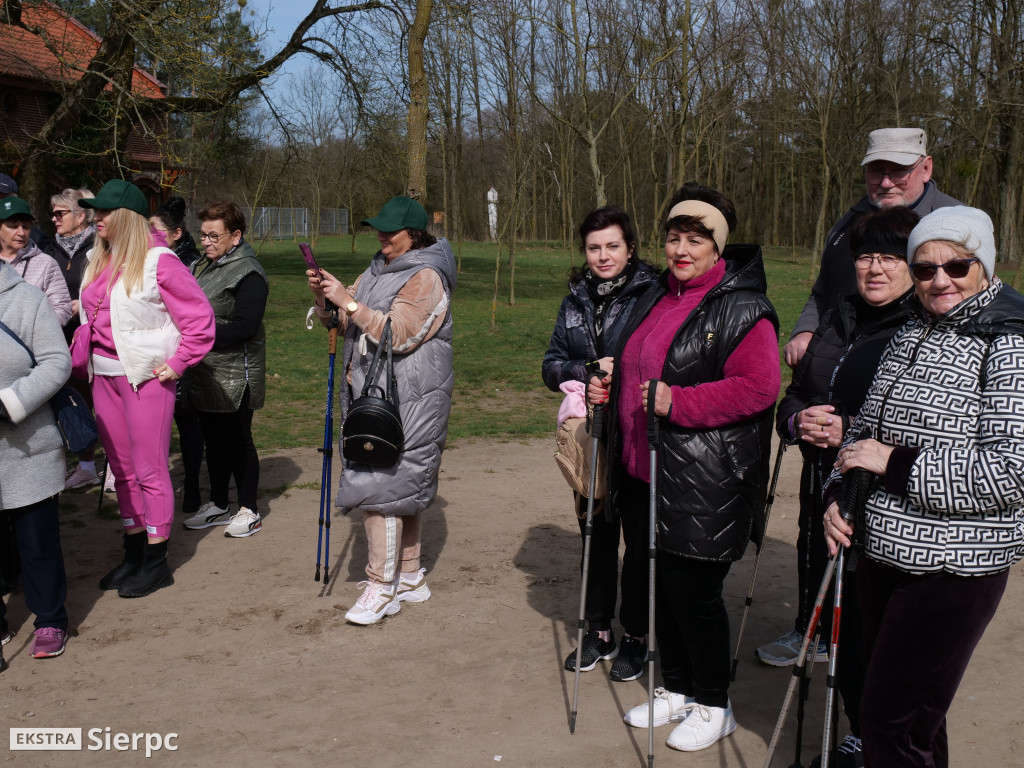 Wiosenny Marsz Nordic Walking po skansenie