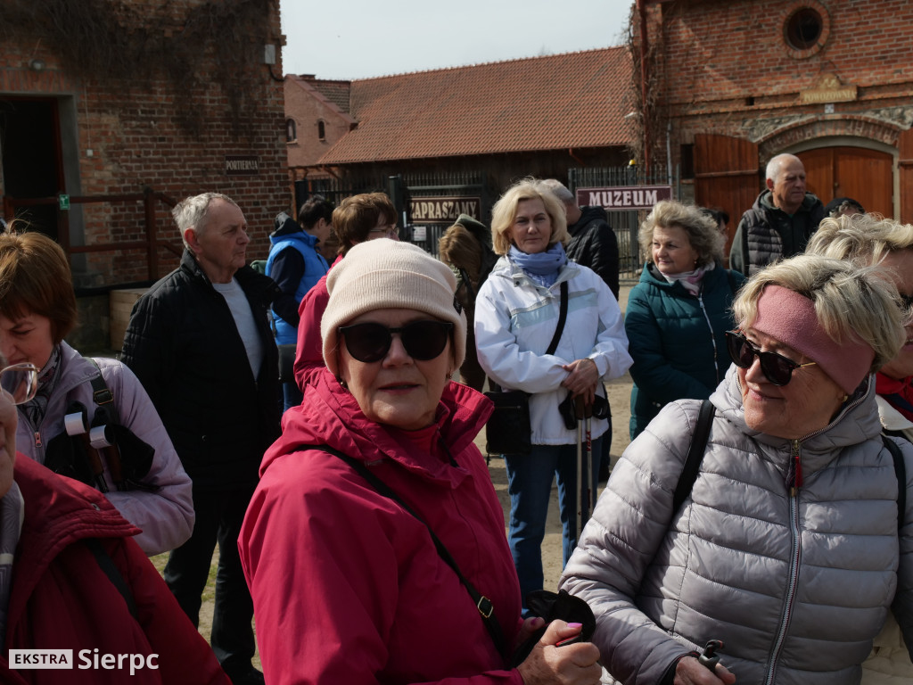 Wiosenny Marsz Nordic Walking po skansenie