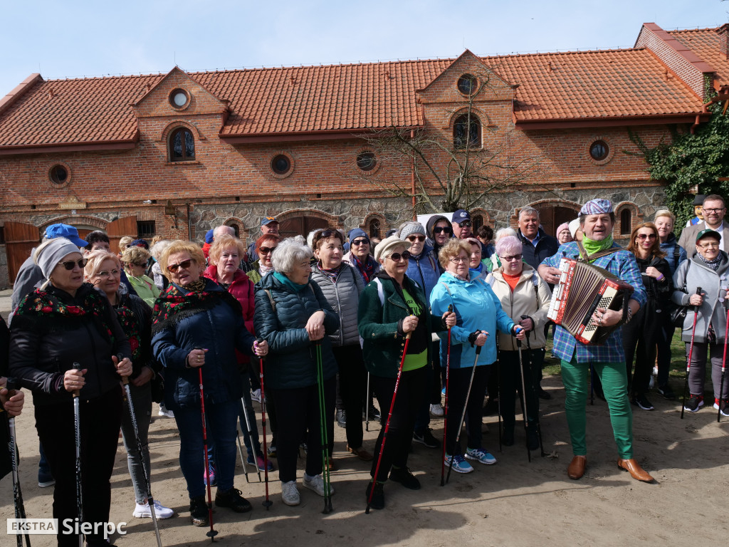 Wiosenny Marsz Nordic Walking po skansenie