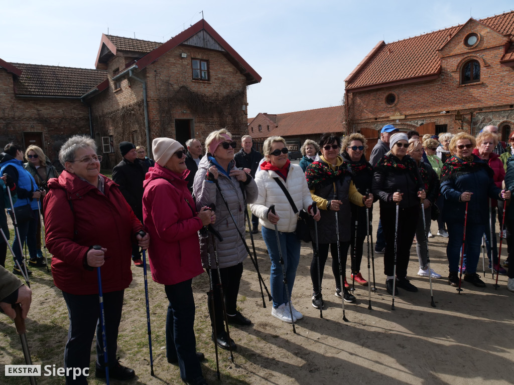 Wiosenny Marsz Nordic Walking po skansenie