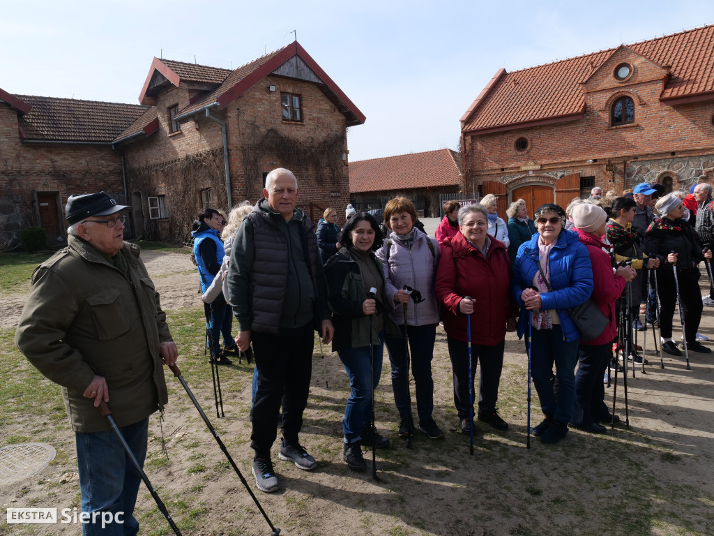 Wiosenny Marsz Nordic Walking po skansenie