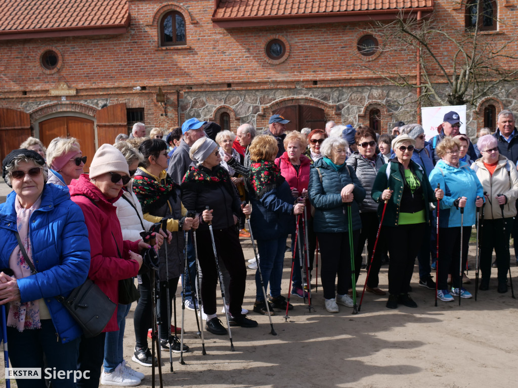 Wiosenny Marsz Nordic Walking po skansenie