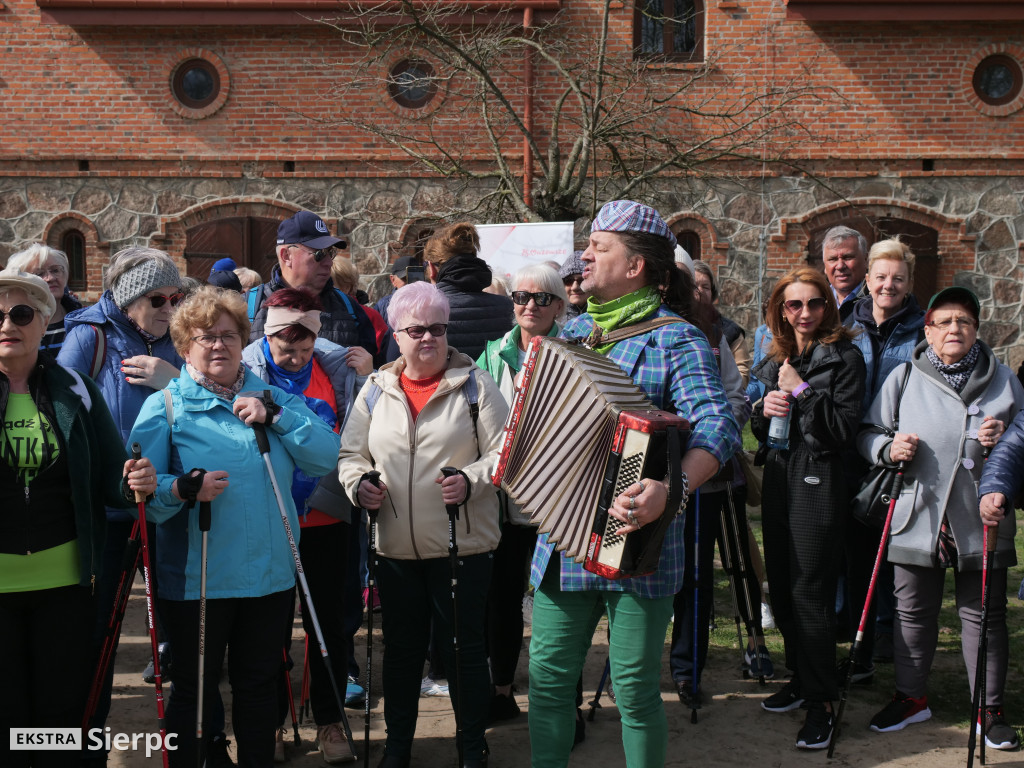 Wiosenny Marsz Nordic Walking po skansenie