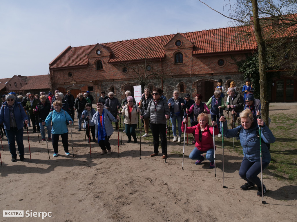 Wiosenny Marsz Nordic Walking po skansenie