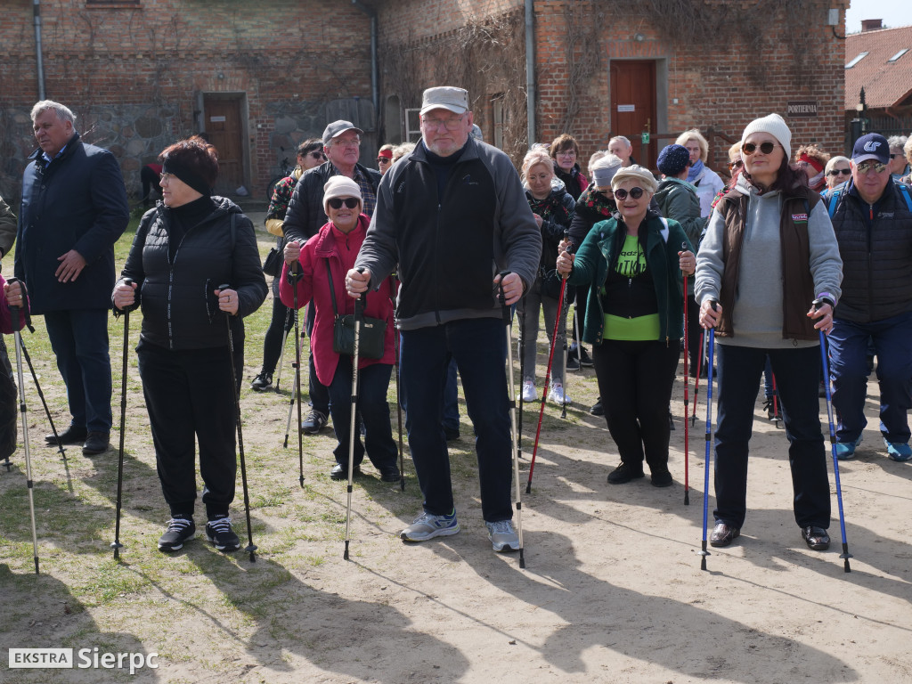 Wiosenny Marsz Nordic Walking po skansenie