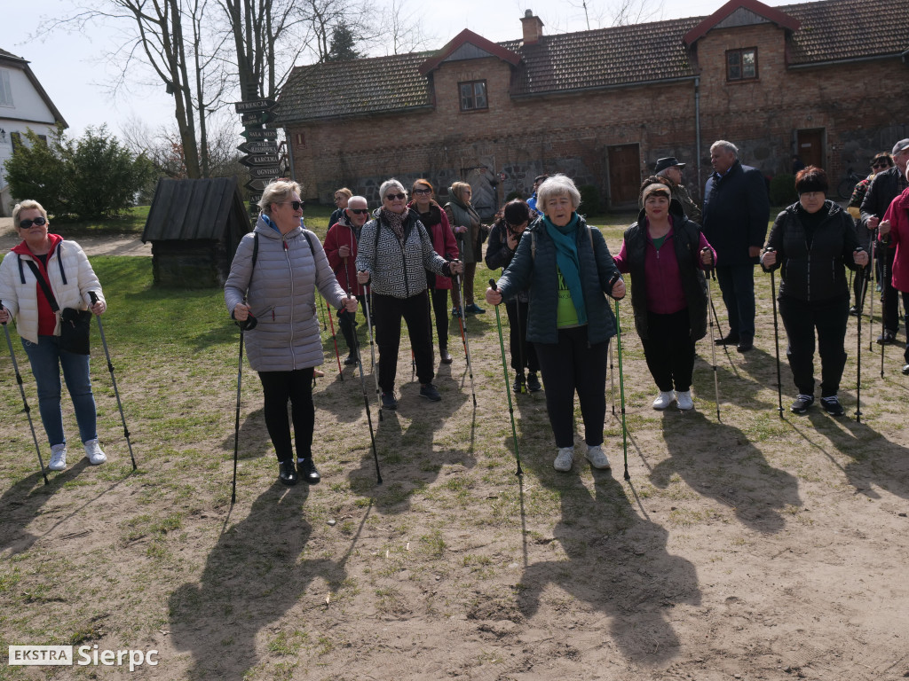 Wiosenny Marsz Nordic Walking po skansenie