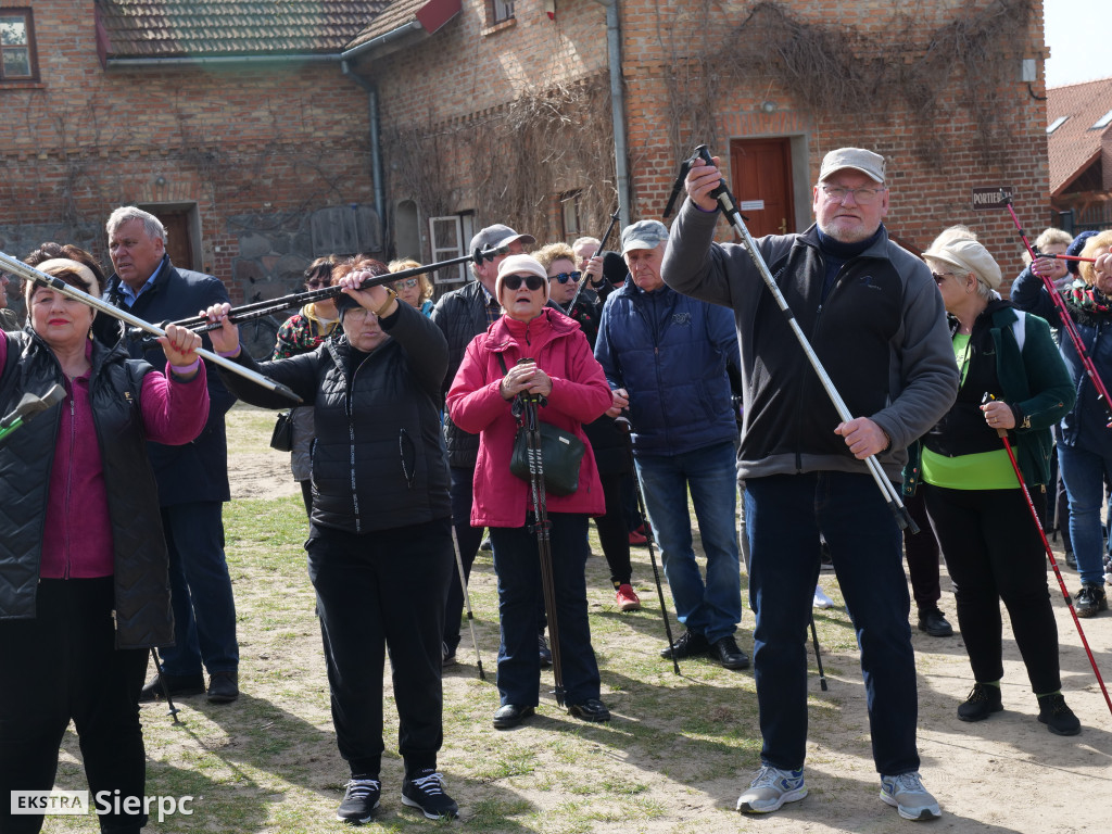 Wiosenny Marsz Nordic Walking po skansenie