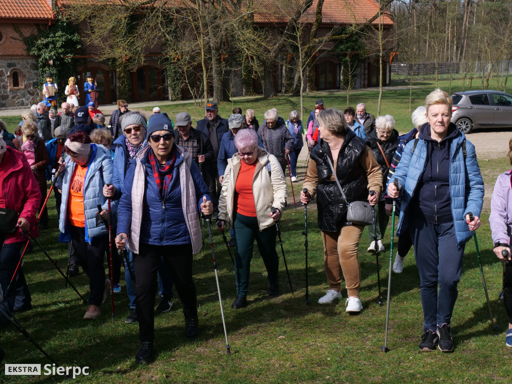 Wiosenny Marsz Nordic Walking po skansenie