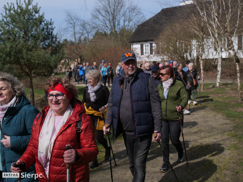 Wiosenny Marsz Nordic Walking po skansenie