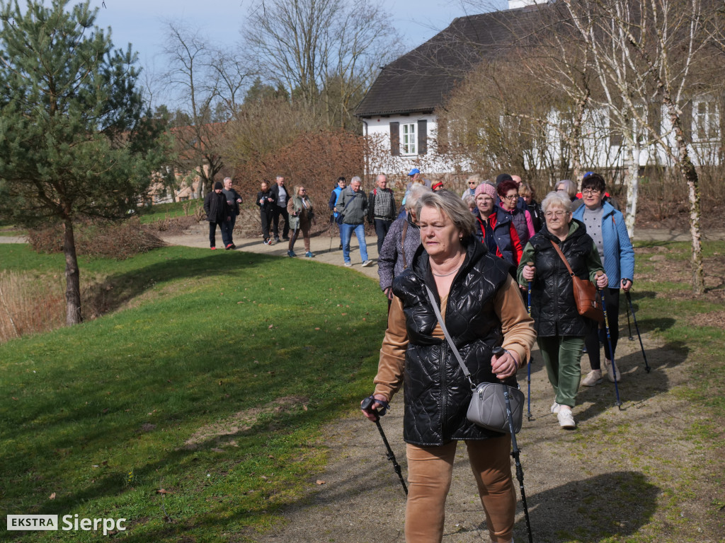 Wiosenny Marsz Nordic Walking po skansenie