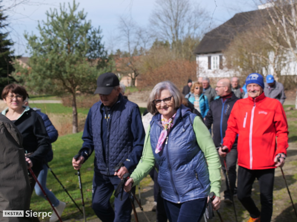 Wiosenny Marsz Nordic Walking po skansenie