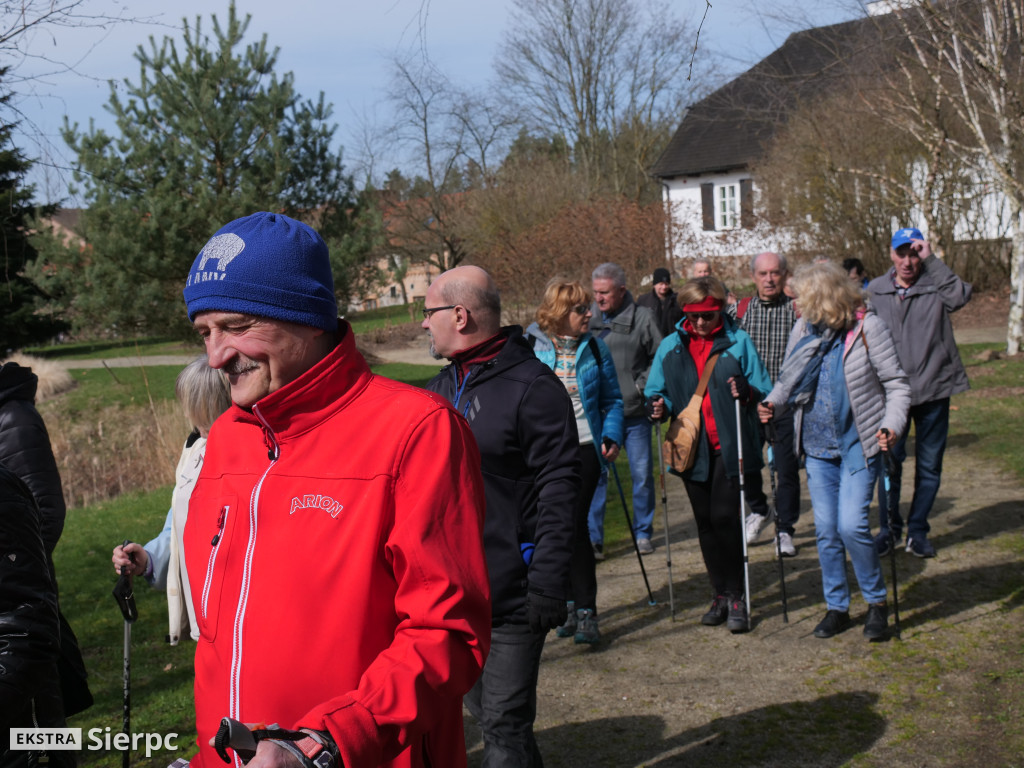 Wiosenny Marsz Nordic Walking po skansenie