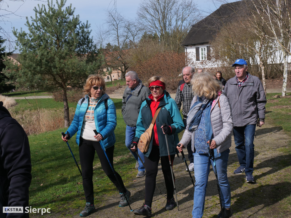 Wiosenny Marsz Nordic Walking po skansenie