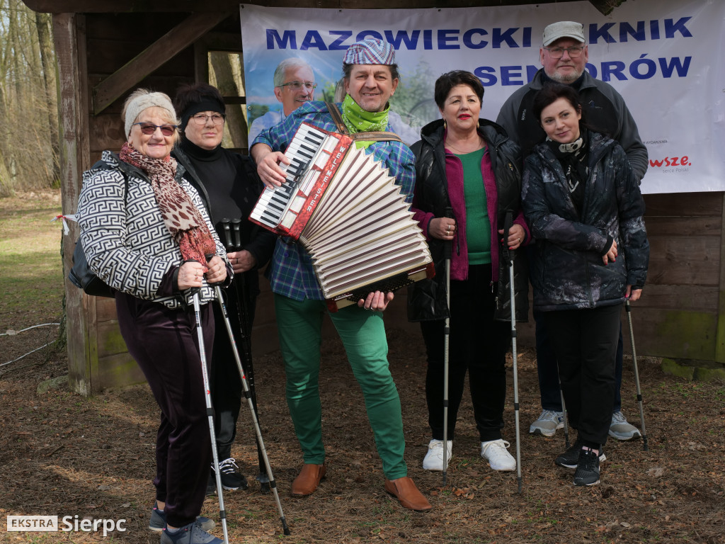 Wiosenny Marsz Nordic Walking po skansenie