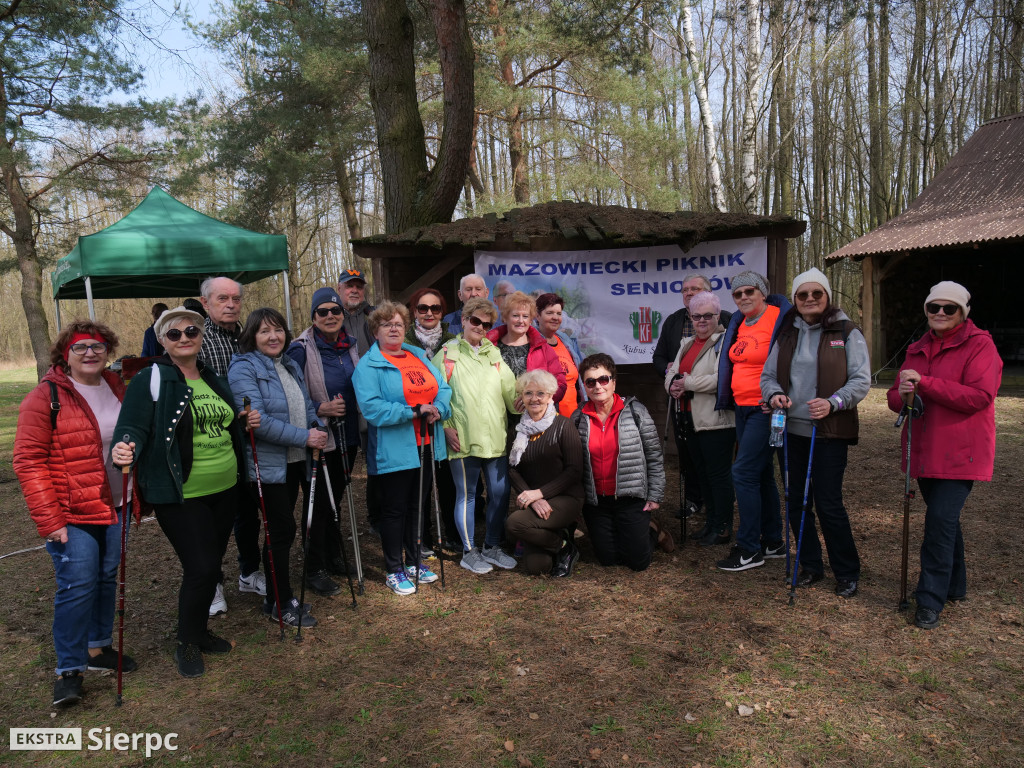 Wiosenny Marsz Nordic Walking po skansenie