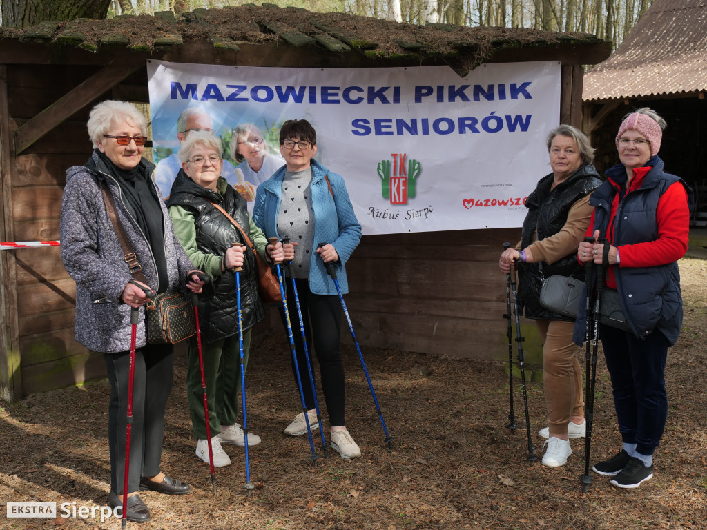 Wiosenny Marsz Nordic Walking po skansenie