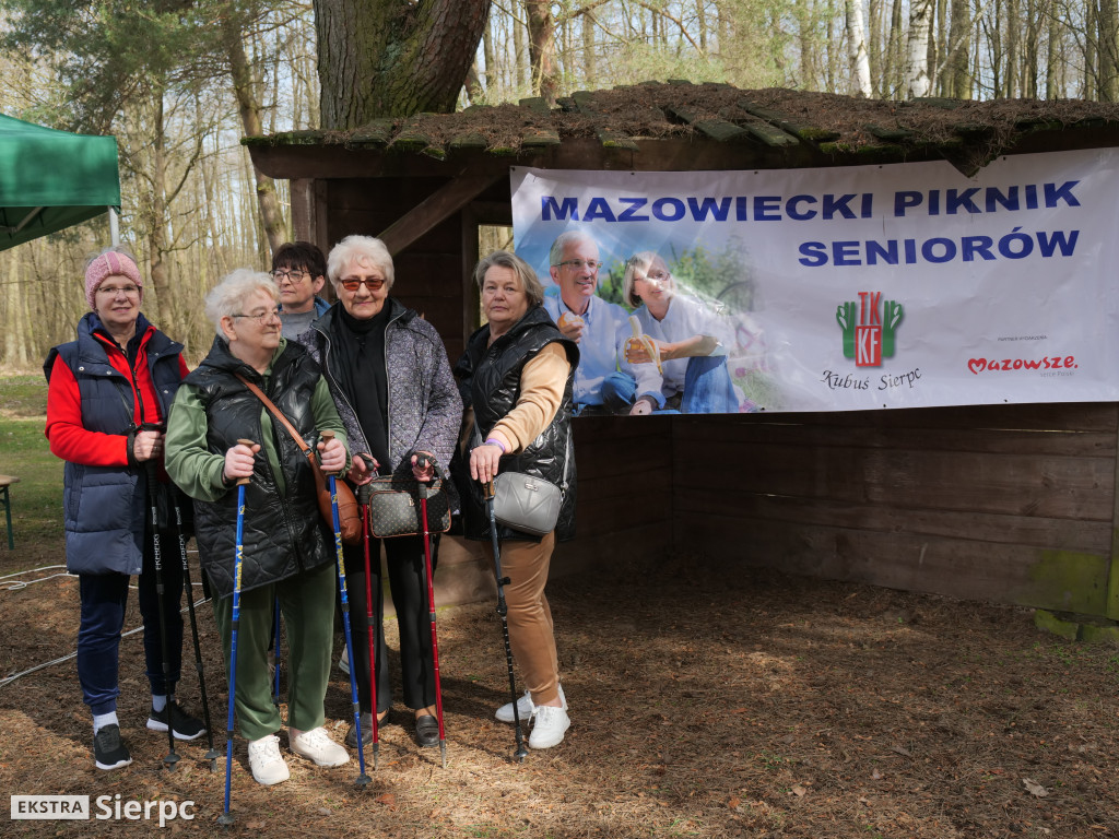 Wiosenny Marsz Nordic Walking po skansenie