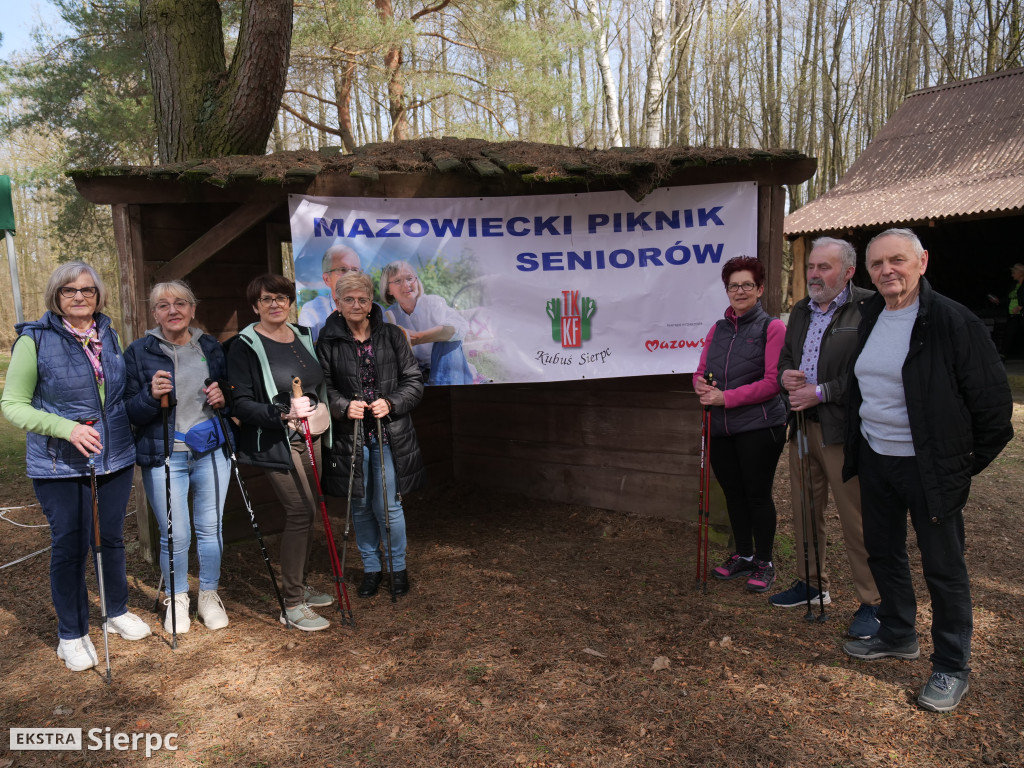 Wiosenny Marsz Nordic Walking po skansenie