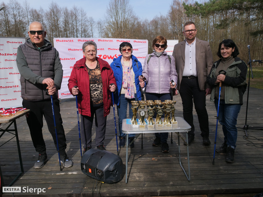 Wiosenny Marsz Nordic Walking po skansenie