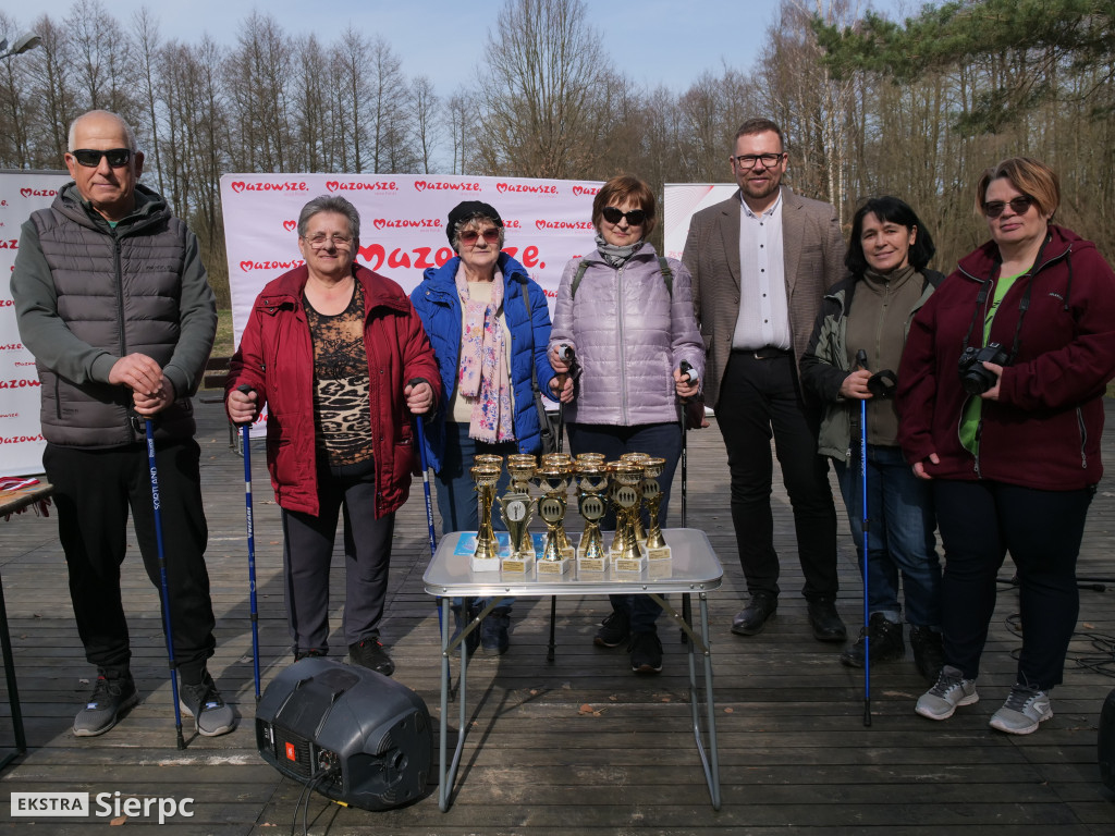 Wiosenny Marsz Nordic Walking po skansenie