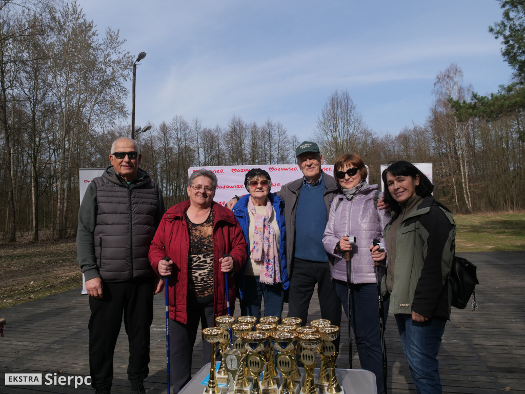 Wiosenny Marsz Nordic Walking po skansenie