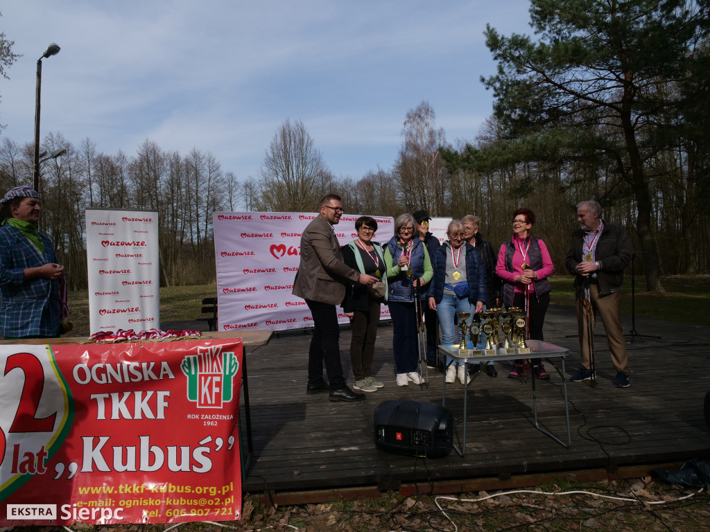 Wiosenny Marsz Nordic Walking po skansenie