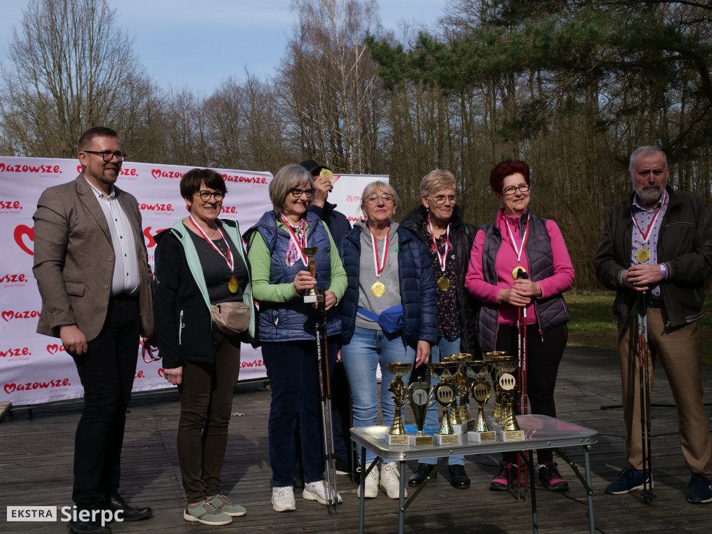 Wiosenny Marsz Nordic Walking po skansenie