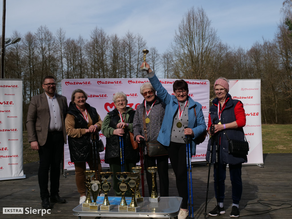 Wiosenny Marsz Nordic Walking po skansenie