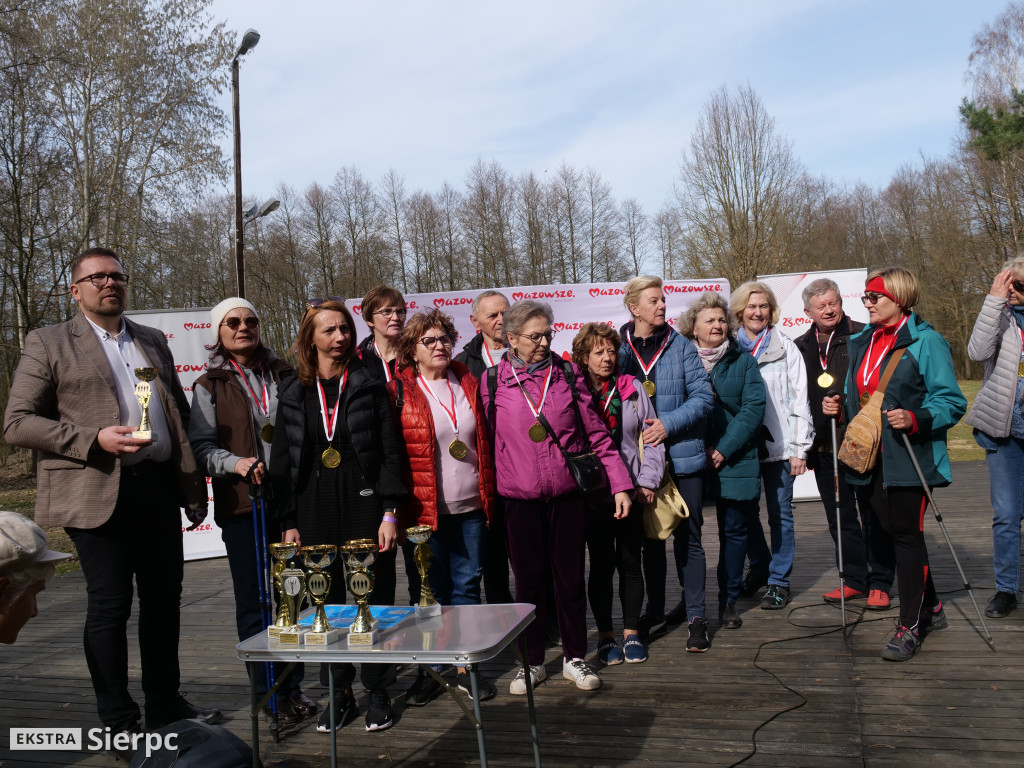 Wiosenny Marsz Nordic Walking po skansenie