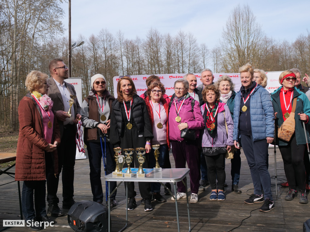 Wiosenny Marsz Nordic Walking po skansenie