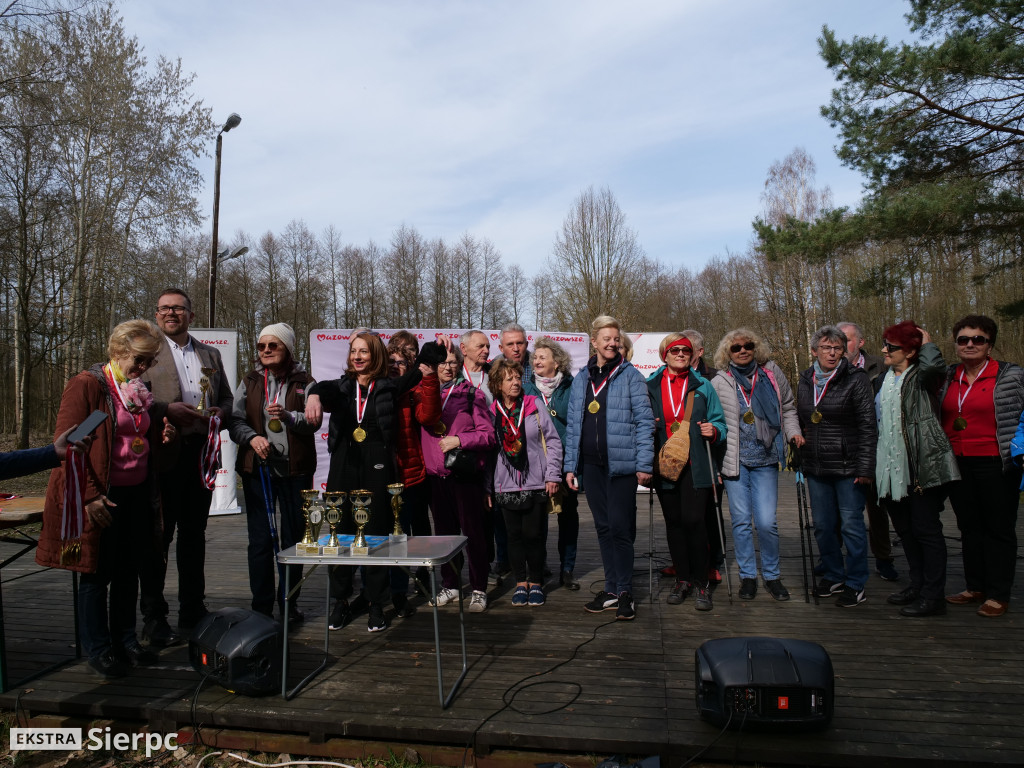 Wiosenny Marsz Nordic Walking po skansenie