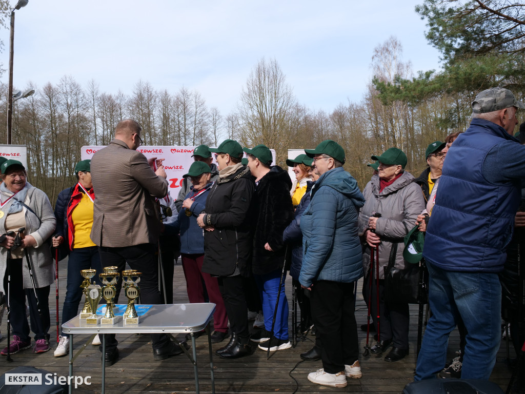 Wiosenny Marsz Nordic Walking po skansenie