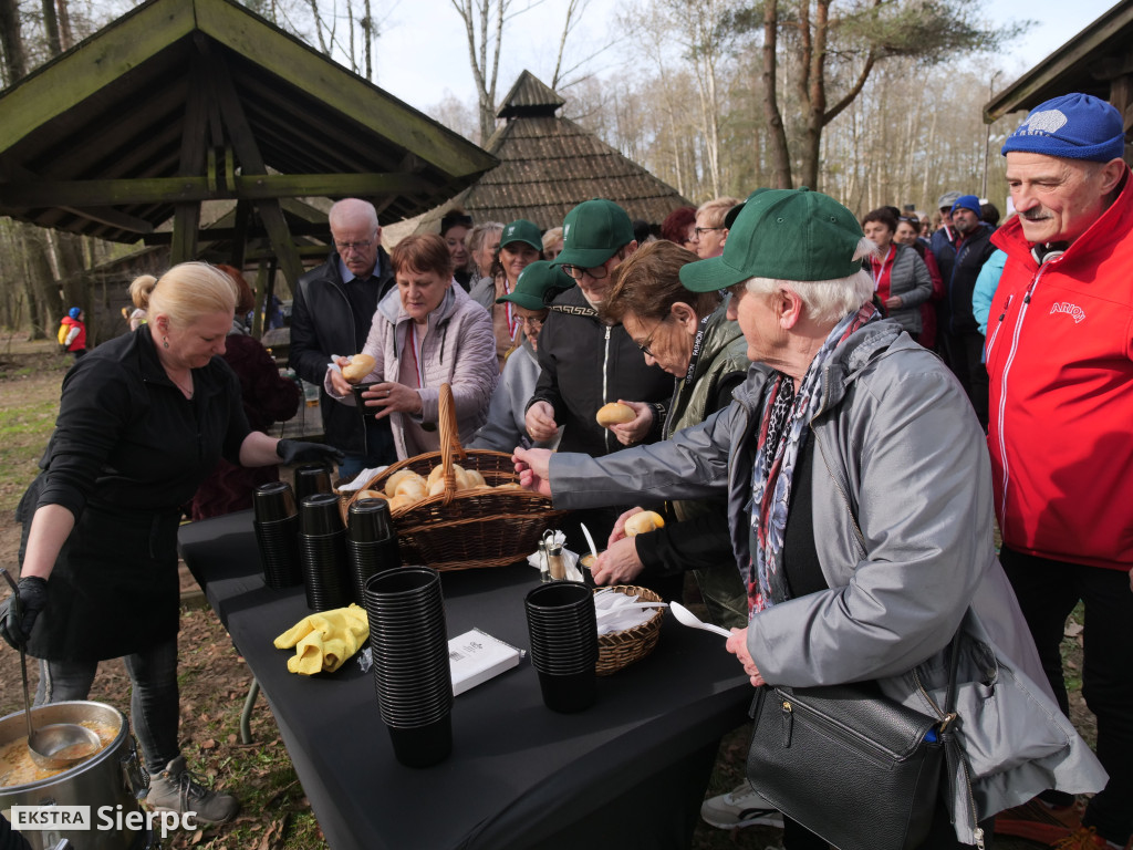 Wiosenny Marsz Nordic Walking po skansenie