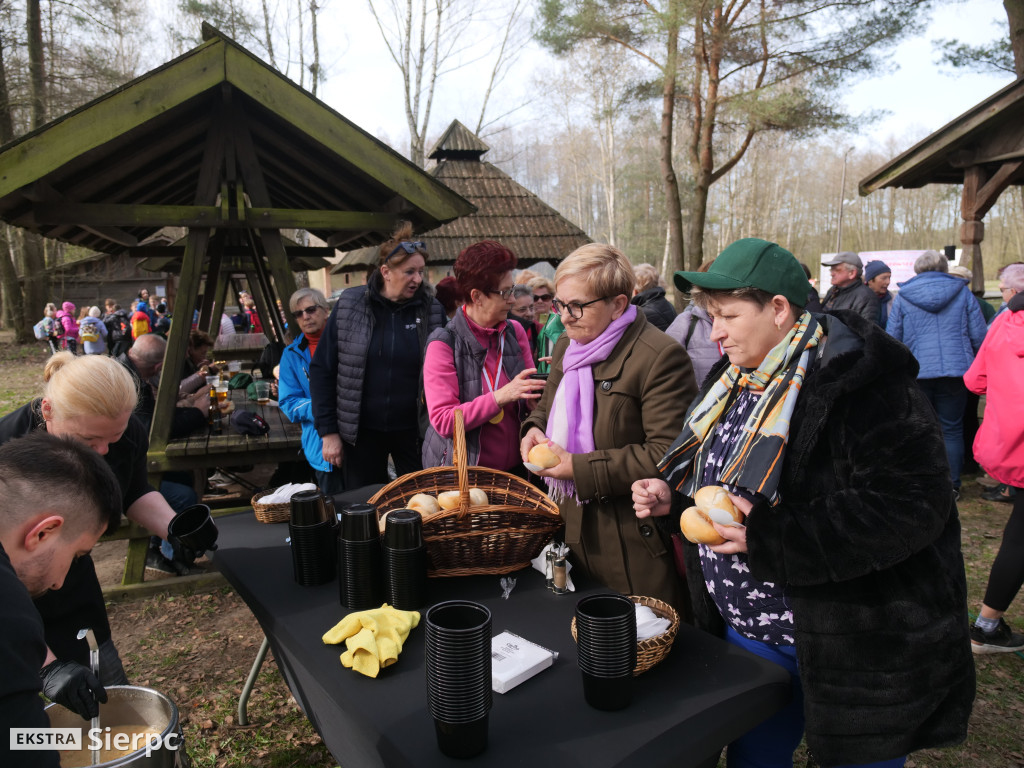 Wiosenny Marsz Nordic Walking po skansenie