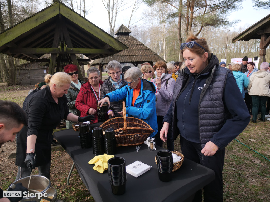 Wiosenny Marsz Nordic Walking po skansenie