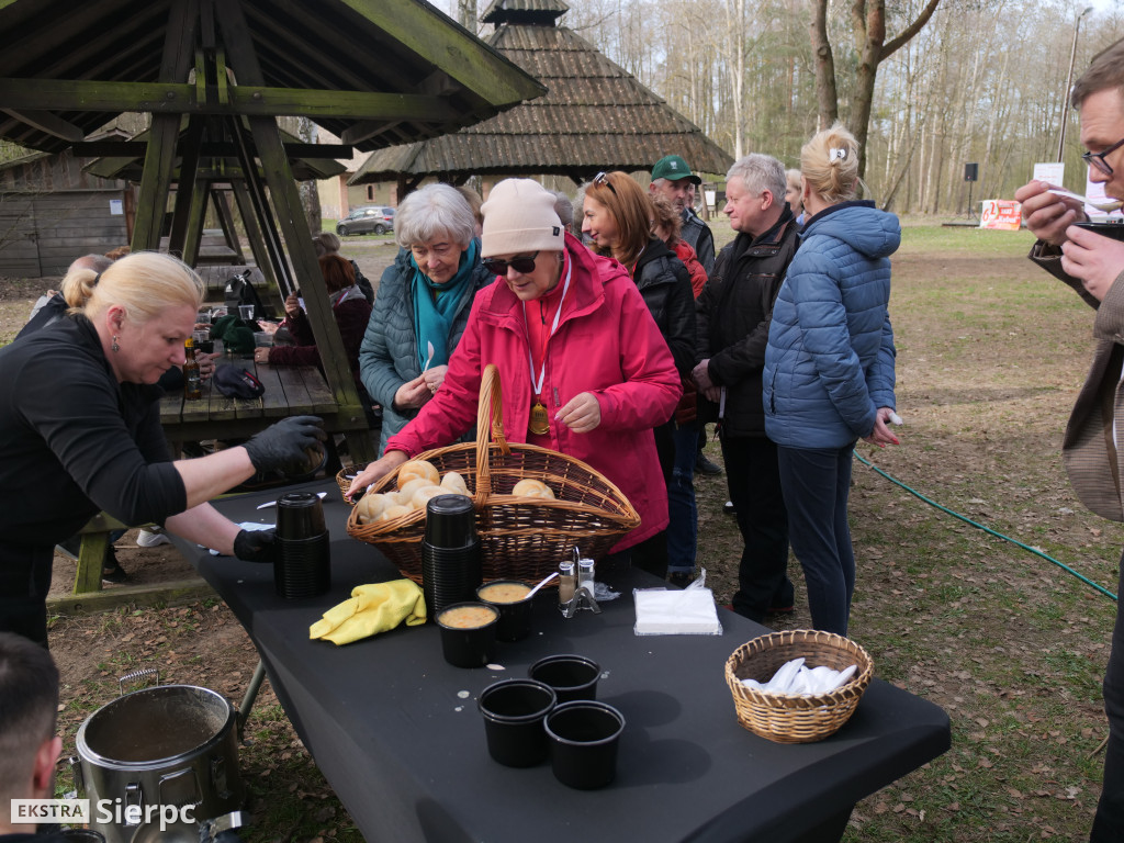 Wiosenny Marsz Nordic Walking po skansenie