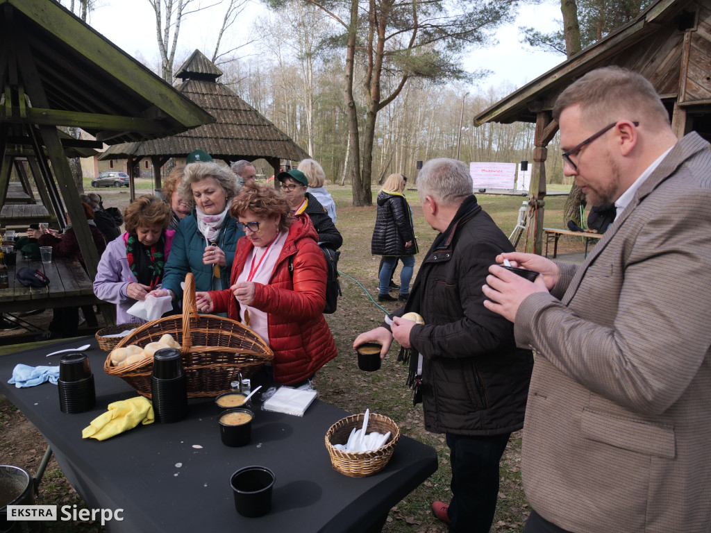 Wiosenny Marsz Nordic Walking po skansenie