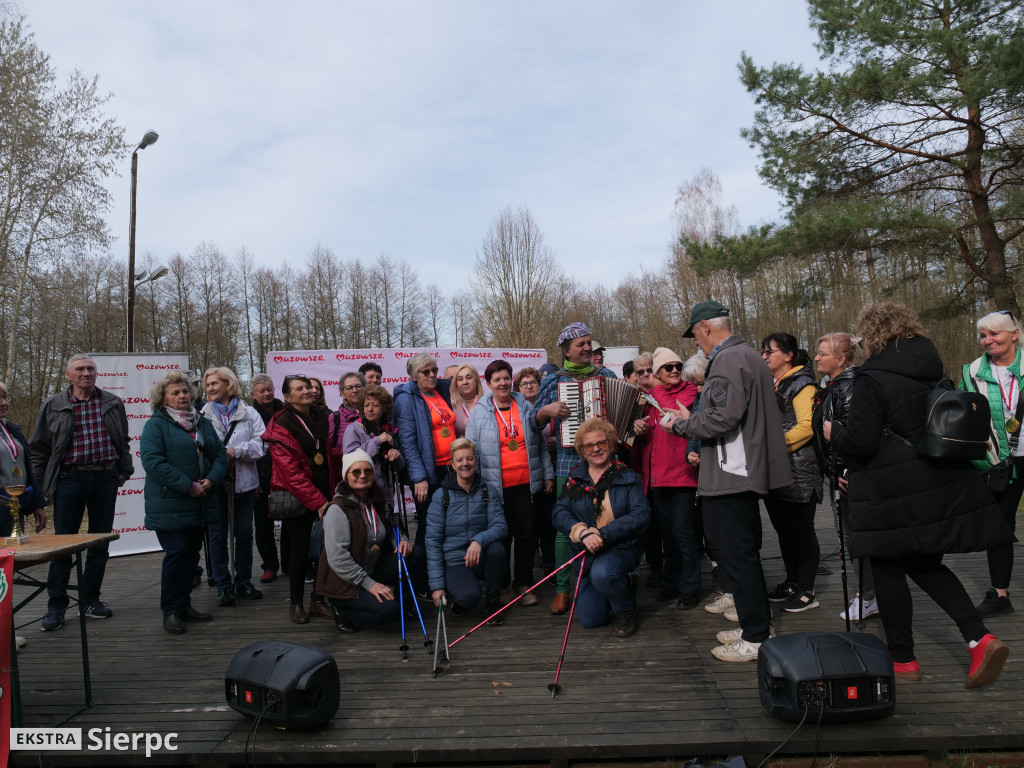 Wiosenny Marsz Nordic Walking po skansenie