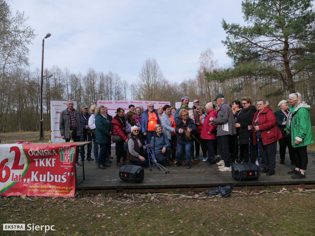 Wiosenny Marsz Nordic Walking po skansenie