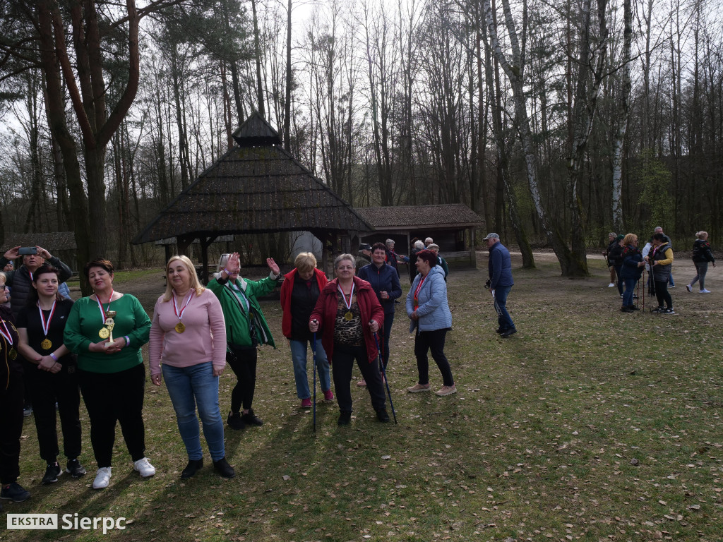 Wiosenny Marsz Nordic Walking po skansenie