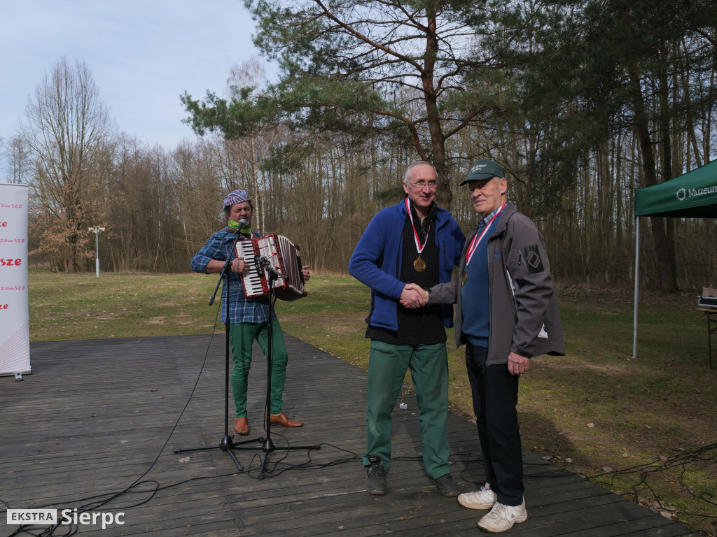 Wiosenny Marsz Nordic Walking po skansenie